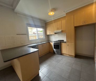 6 Gregory Grove, Preston, Vic 3072 - Photo 2