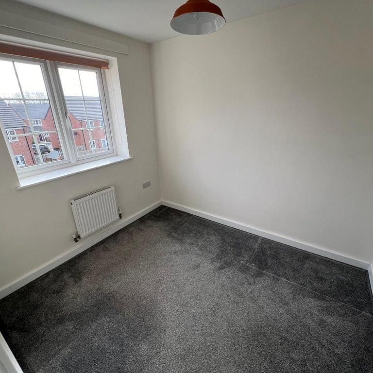 3 bedroom semi-detached house to rent - Photo 1