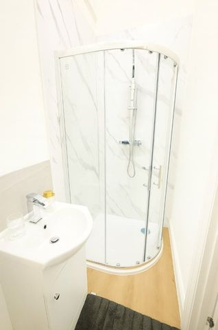 Studio Flat, Linden Mansions, N6 - Photo 4