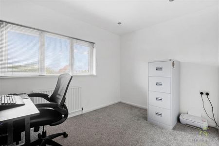 4 bedroom detached house to rent - Photo 3