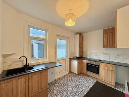 2 bedroom terraced house to rent - Photo 4