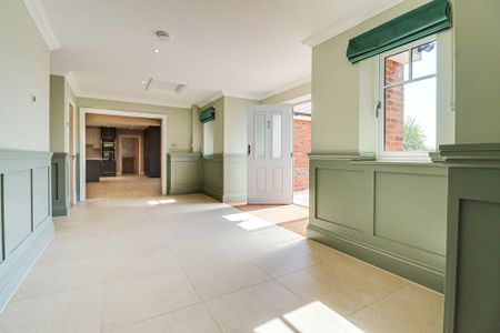 Clements End Road, Studham, LU6 2NG - Photo 3