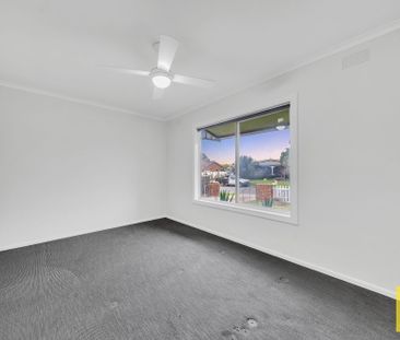 Spacious Family Home in Rockbank - Photo 3