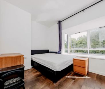 Room 5 - Studio - Photo 3