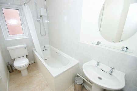 Kingfisher Way, Alwoodley, Leeds - Photo 2