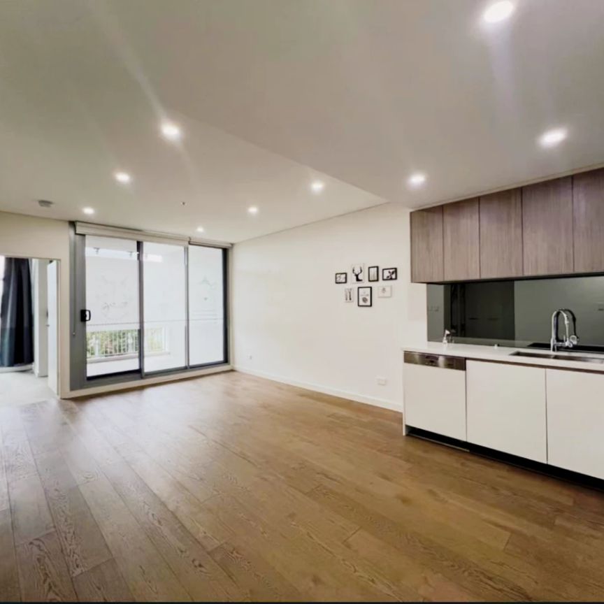 6 Kingsborough Wy, Sydney - Photo 1