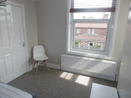 Room 2 @ Lily Grove, Beeston, NG9 1QL - Photo 4