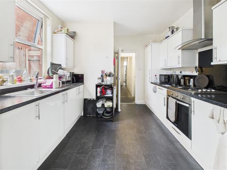 1 bedroom House share to rent - Photo 3