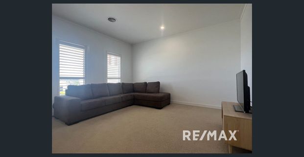 Family Home in Boorooma - Photo 1