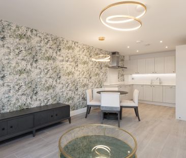 Merrileas Drive, Oxshott, Leatherhead, Surrey, KT22 flat to rent - Photo 1