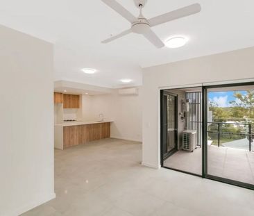 Top Floor Apartment with River Views & Spacious Covered Balcony - Photo 1