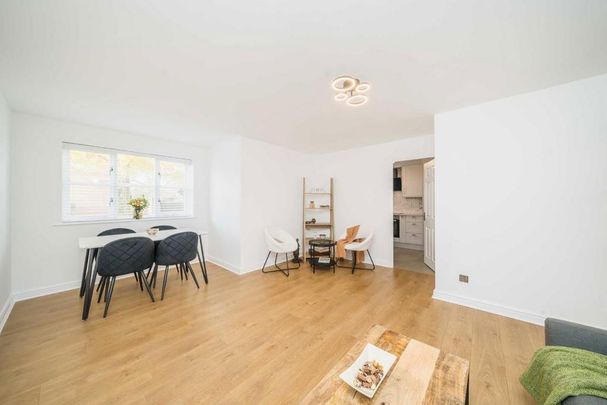 2 bedroom flat to rent - Photo 1