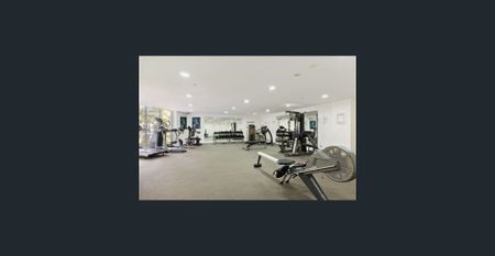 Spacious 1 bedroom + Parking - Photo 5