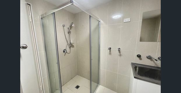 TWO BEDROOMS APARTMENT | 5 MINUTES WALK TO STATION - Photo 1