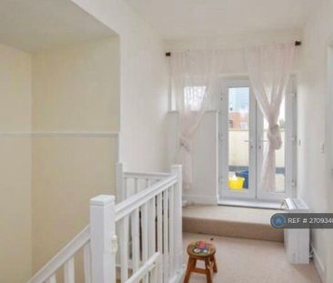 3 bedroom end of terrace house to rent - Photo 3