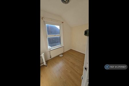 5 bedroom end of terrace house to rent - Photo 3