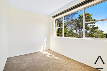 Freshly painted & new carpet, Two Bedroom private apartment - Photo 5