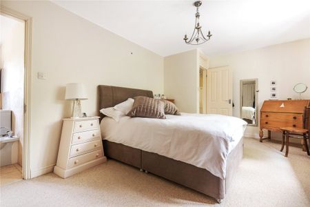 5 Bedroom House - Hall Close, Bishops Waltham - Photo 2