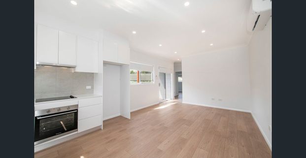 Near new street frontage 2 bedroom granny flat - Photo 1