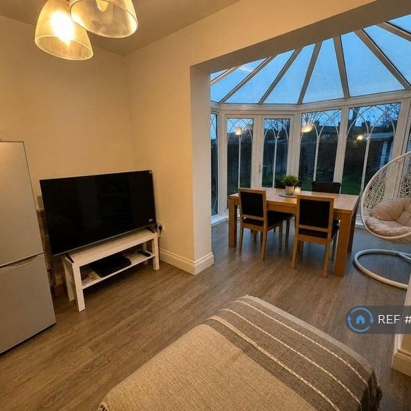 1 bedroom in a house share to rent - Photo 1