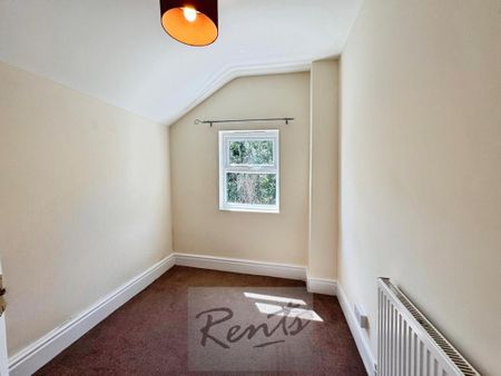3 bedroom flat to rent - Photo 4