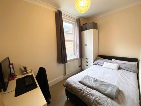 4 bedroom terraced house to rent - Photo 4