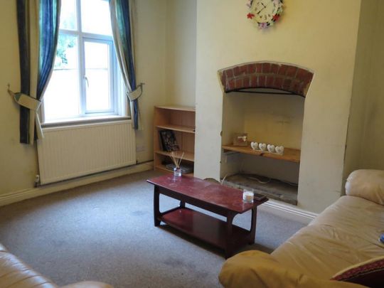 4 bedroom terraced house to rent - Photo 1