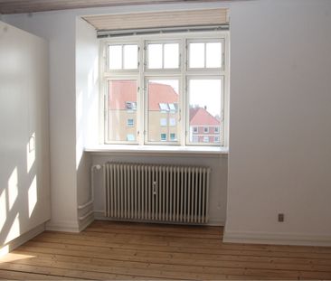 Midt i Frederikshavn - 146 m² - 4 værelser og stue - Photo 4