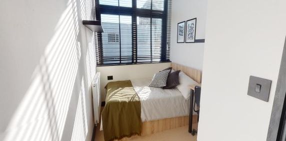 1 bedroom in a house share to rent - Photo 2