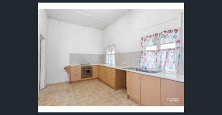 CUTE COZY AND ELEVATED - Photo 4