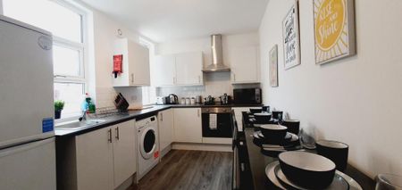 1 bedroom in a house share to rent - Photo 2