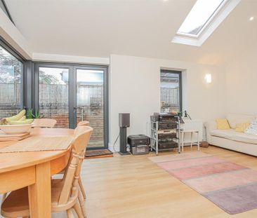 2 bedroom end of terrace house to rent - Photo 5