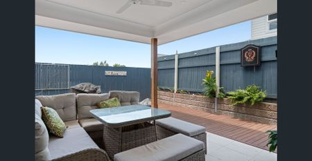 Modern Family Living in a Prime Thornlands Location - Photo 5