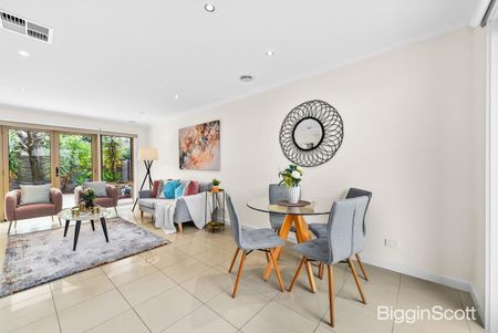 Comfortable and Convenient Unit with Modern Features - Photo 3