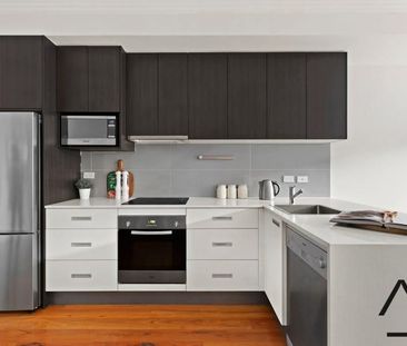 Modern Alexandria terrace maximising light and space - Photo 6