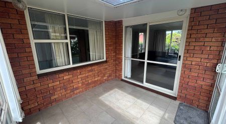 1/3 Cottesmore Close - Photo 2