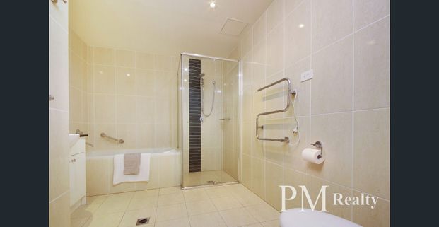 Spacious Near New Apartment - Photo 1