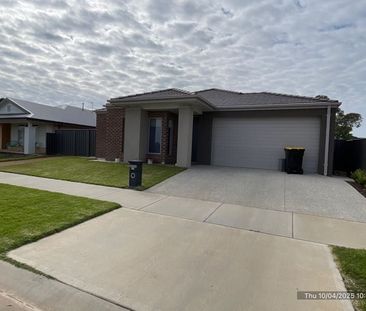 FOUR BEDROOM HOME ! - Photo 6