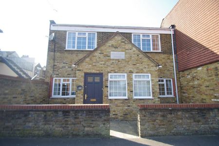2 bedroom semi-detached house to rent - Photo 3