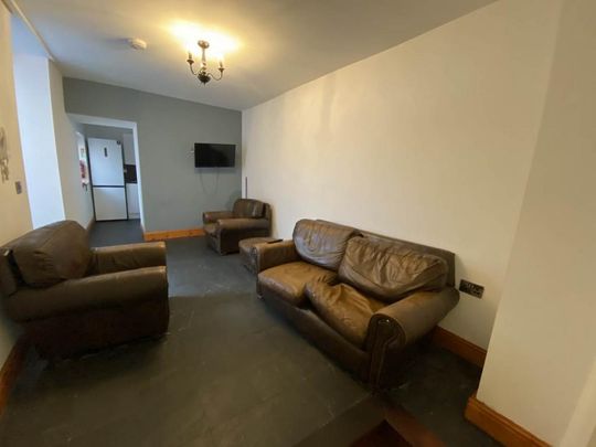 3 bedroom flat to rent - Photo 1