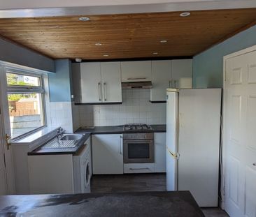 4 Bed Terraced House, Maclean Square, G51 - Photo 3