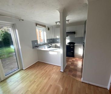 3 bedroom semi-detached house to rent - Photo 2