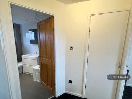 2 bedroom terraced house to rent - Photo 3