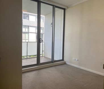 Modern two bedroom unit on 4th floor - Photo 3