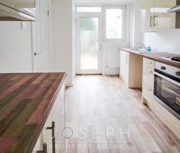 3 bedroom semi-detached house to rent - Photo 6