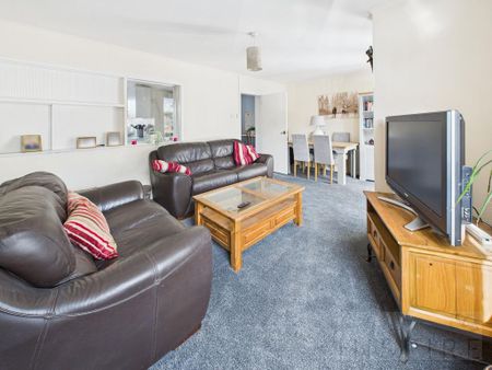 3 bedroom maisonette to rent - Photo 4