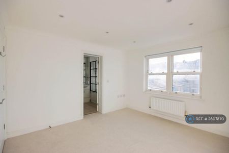 3 bedroom flat to rent - Photo 4