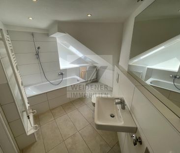 Mit Weitblick! 2,5 Raum DG Wohnung mit offener Küche im Wohnzimmer.... - Foto 5