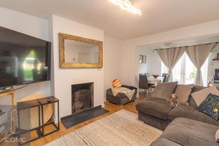 3 bedroom semi-detached bungalow to rent - Photo 2