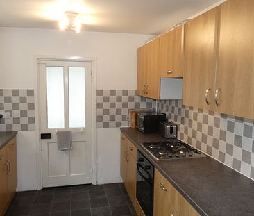 3 bed Terraced - To Let - Photo 4
